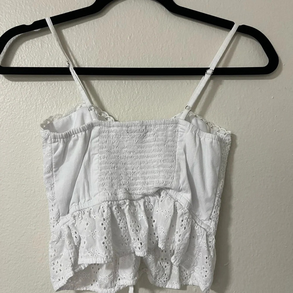 Wild fable size XXS White eyelet crop top adjustable straps and tie in the front - Picture 3 of 4